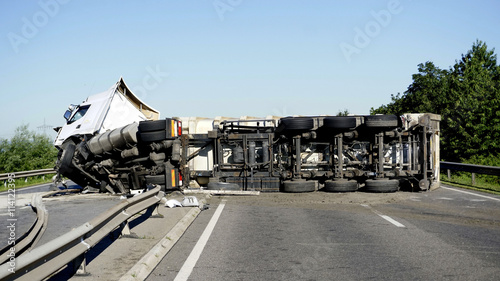 LKW Unfall auf der Autobahn photo
