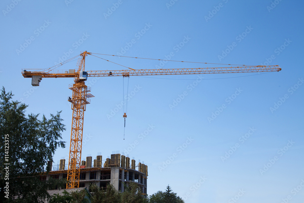 hoisting crane builds the house hoisting crane builds the house