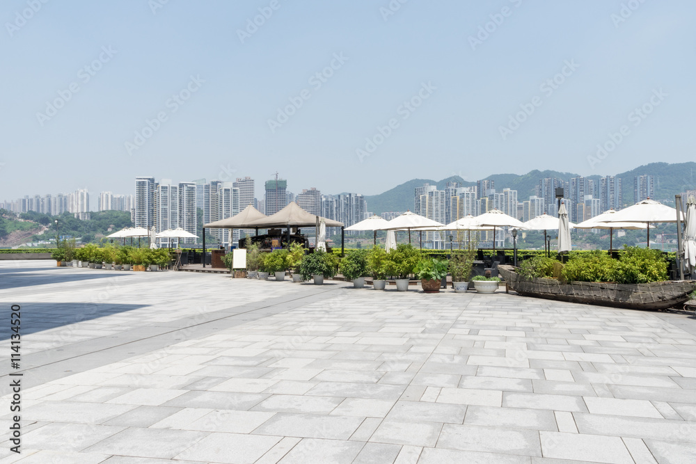 Fototapeta premium empty floor with cityscape and skyline of chongqing