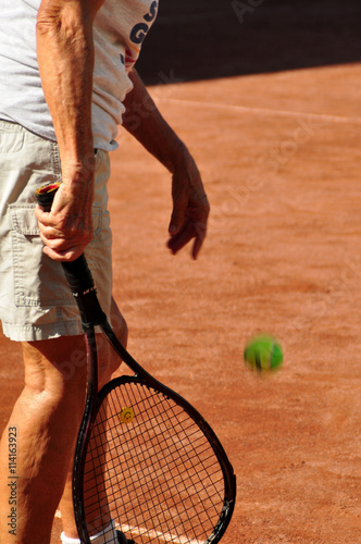 Pensionistin beim Tennis