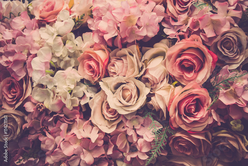 Fototapeta Naklejka Na Ścianę i Meble -  Valentine day background. Retro pink roses flower background