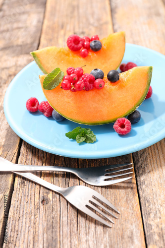 melon and berry fruit