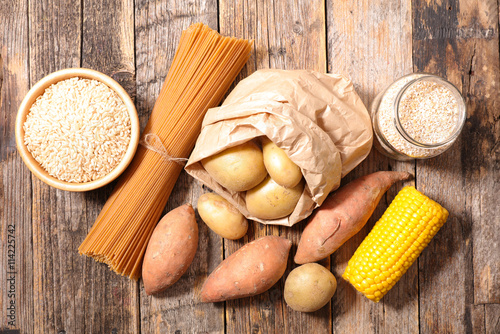 Foto assorted food high in carbohydrate