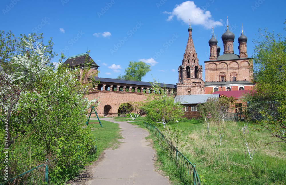 Fototapeta premium MOSCOW, RUSSIA - MAY, 2016: Krutitsy Patriarchal Metochion, esta