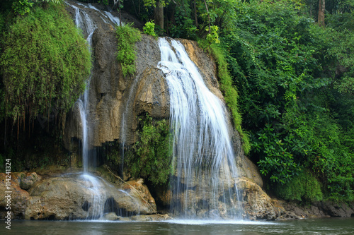 Fototapeta Naklejka Na Ścianę i Meble -  waterfall  in Thailand  National park