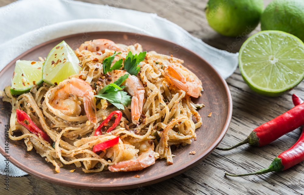 Thai fried rice noodles with shrimps