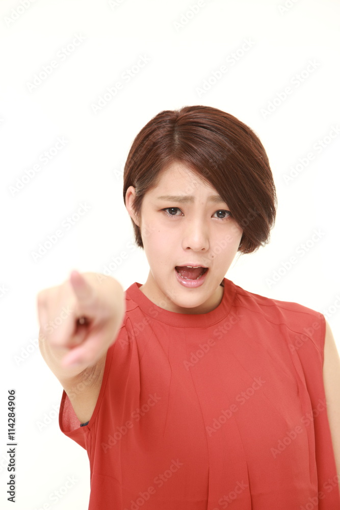 ショックを受ける女性