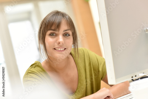 Portrait of office worker in front of desktop Free Download Portrait of office worker in front of desktop - GFXLoad