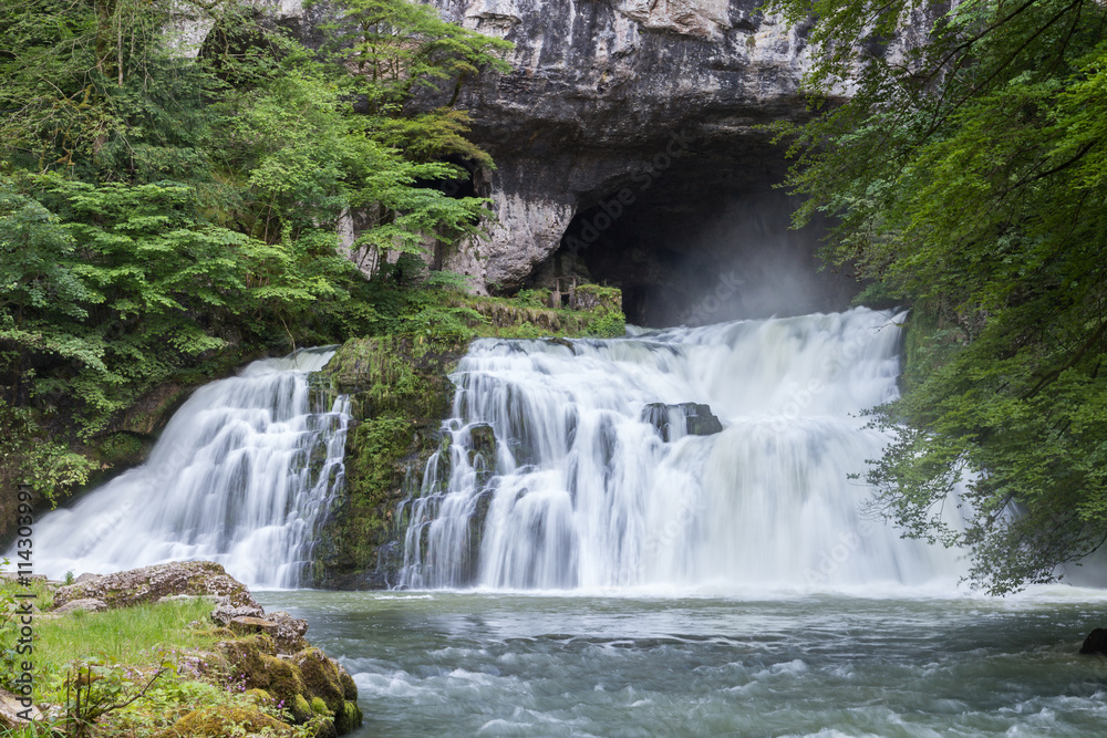 Fototapeta premium Source et cascade du Lison