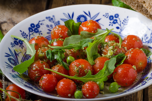 Salad of arugula and cherry tomatoes