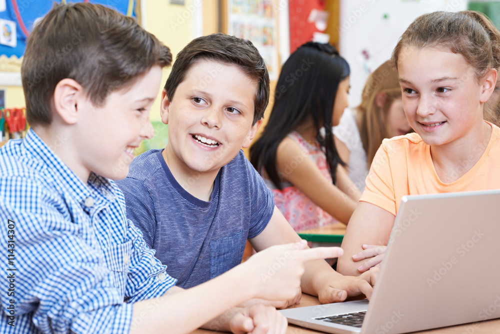 Group Of Elementary School Children Working Together In Computer Group Of Elementary School Children Working Together In Computer