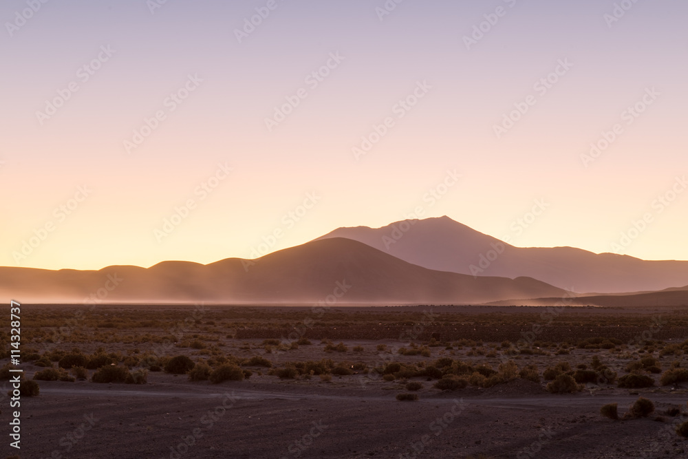 Couché de soleil dans le desert de Bolivie