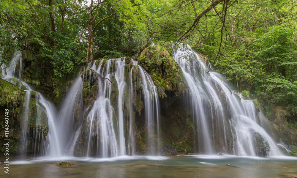 Cascades des tufs de Planches-près-Arbois Cascades des tufs de Planches-près-Arbois