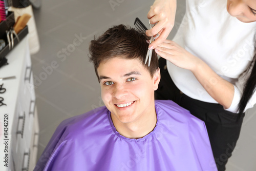 Professional hairdresser ma...