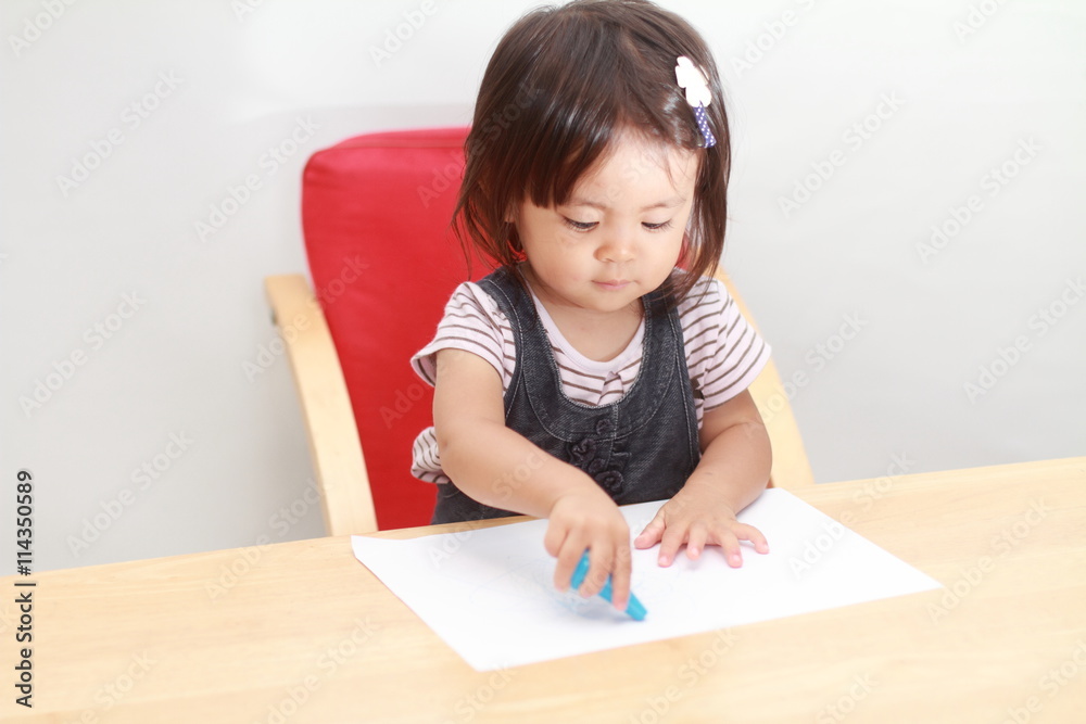 お絵かきする幼児(1歳児) お絵かきする幼児(1歳児)