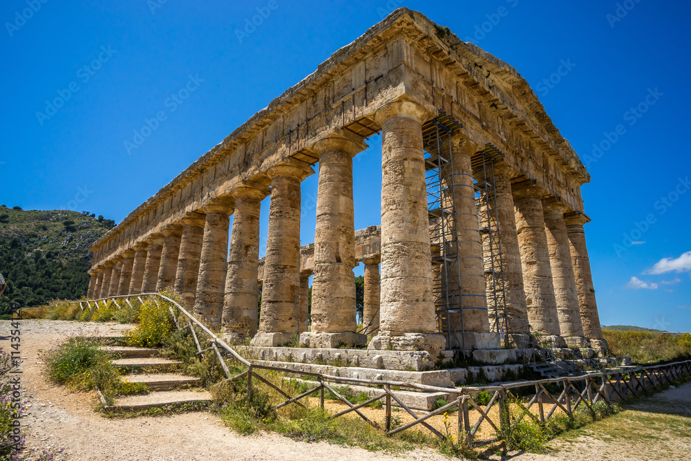Fototapeta premium Old greek temple at Segesta, Sicily, Italy