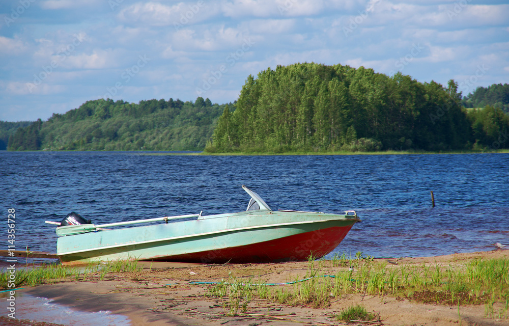 Lake Kenozero . Lake Kenozero .