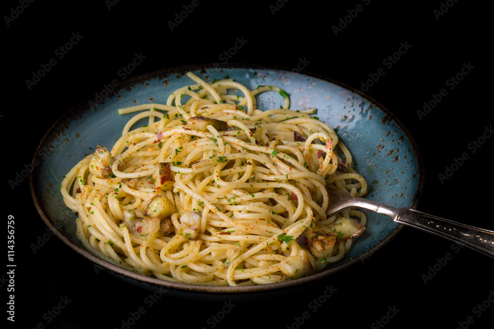 spaghetti aglio olio peperoncino