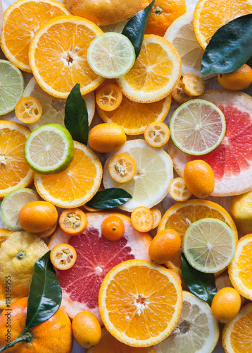 Fototapeta Mug chopped fresh citrus