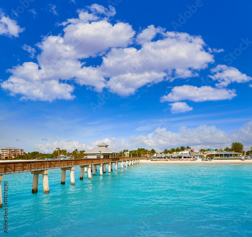 Fototapeta Naklejka Na Ścianę i Meble -  Florida Fort Myers Pier beach US