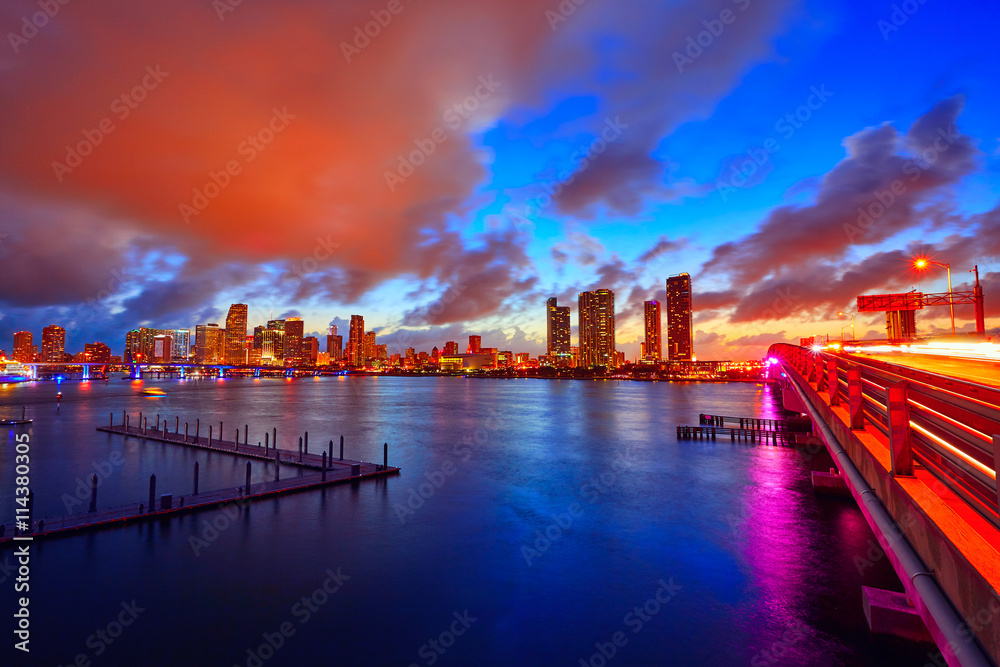 Fototapeta premium Miami downtown skyline sunset Florida US