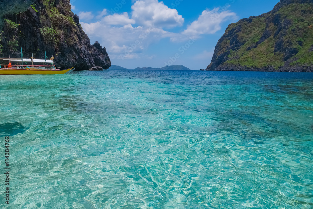 Fototapeta premium Scenic view of sea bay, blue lagoon and mountain islands