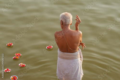 Gebet am Ganges, Varanasi, Indien