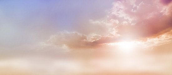 Keuken achterwand Romantische stijl Dromerige perzikkleurige wolkenlucht bij zonlicht  © Nikki Zalewski