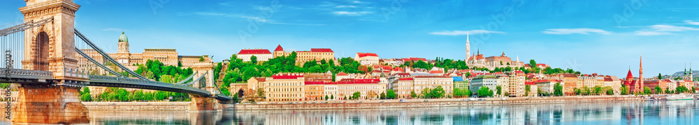Fototapeta premium Panoramiczny widok na jedno z najpiękniejszych miast Europy - Bu