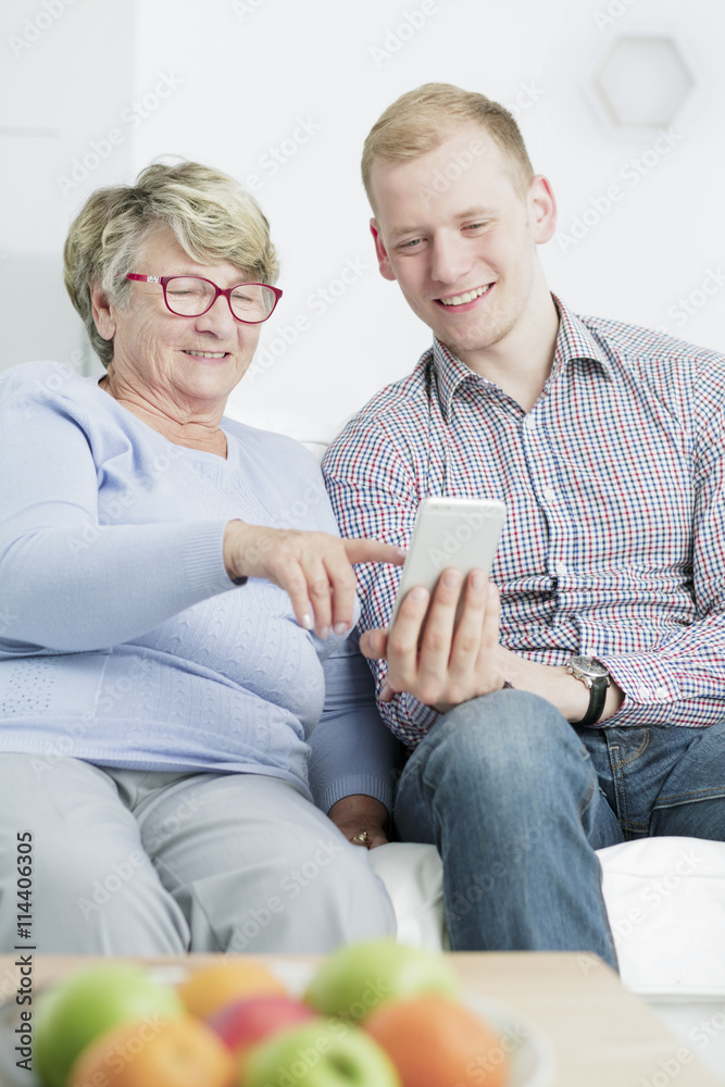 Using smartphone is not so complicated... Using smartphone is not so complicated...
