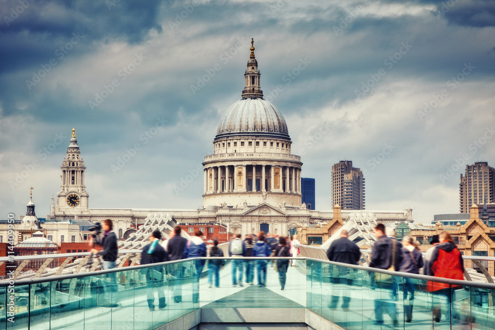 Millennium bridge and st. Paul cathedral in London, UK - obrazy, fototapety, plakaty 