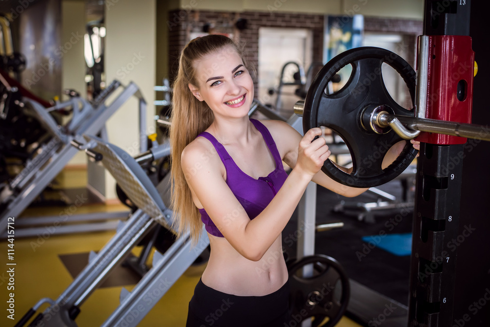 Obraz premium Young women in the gym.