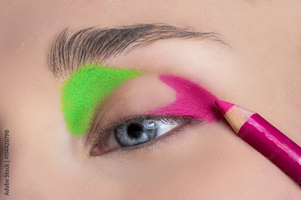 Naklejka premium Woman eye with beautiful makeup