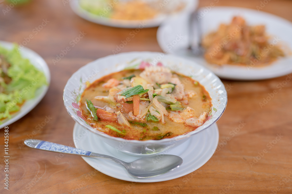 Tomyam kung - shrimp noodles spicy food