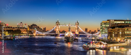 Canvas Print London skyline with Tower Bridge at twilight