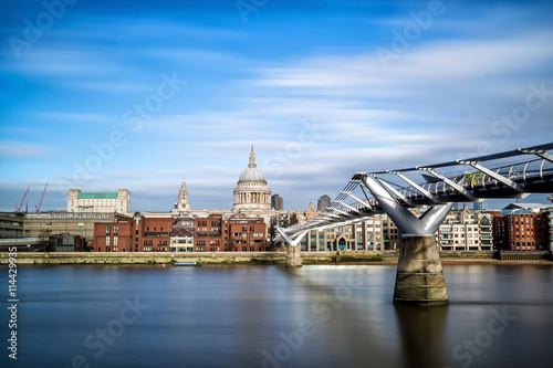 Εκτύπωση καμβά London skyline with St Paul's Cathedral and Millennium Footbridg