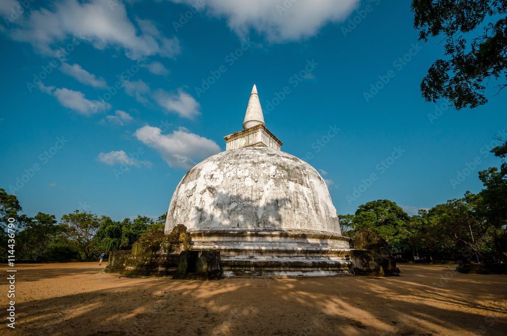 Kiri Vehera Dagoba in the Ancient City of Polonnaruwa, Sri Lanka, Asia.