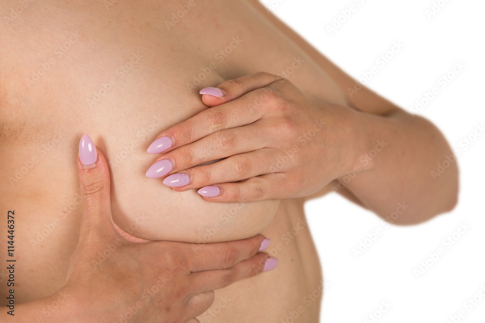 Frau tastet Brust ab // Brustkrebs Vorsorge Frau tastet Brust ab // Brustkrebs Vorsorge