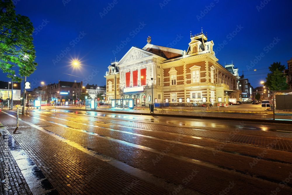 Obraz premium Concert building in Amsterdam at night, Netherlands