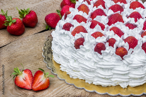 Tableau sur toile Light, delicate and tasty cream cake with fresh strawberries (half cake)