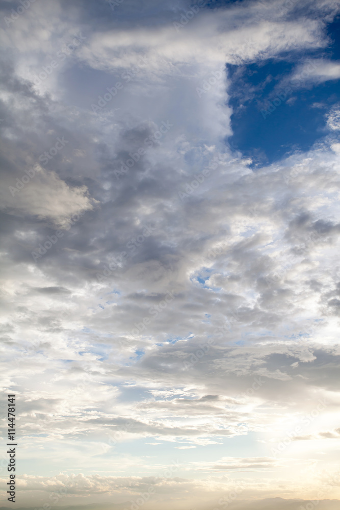 Obraz premium colorful dramatic sky with cloud at sunset