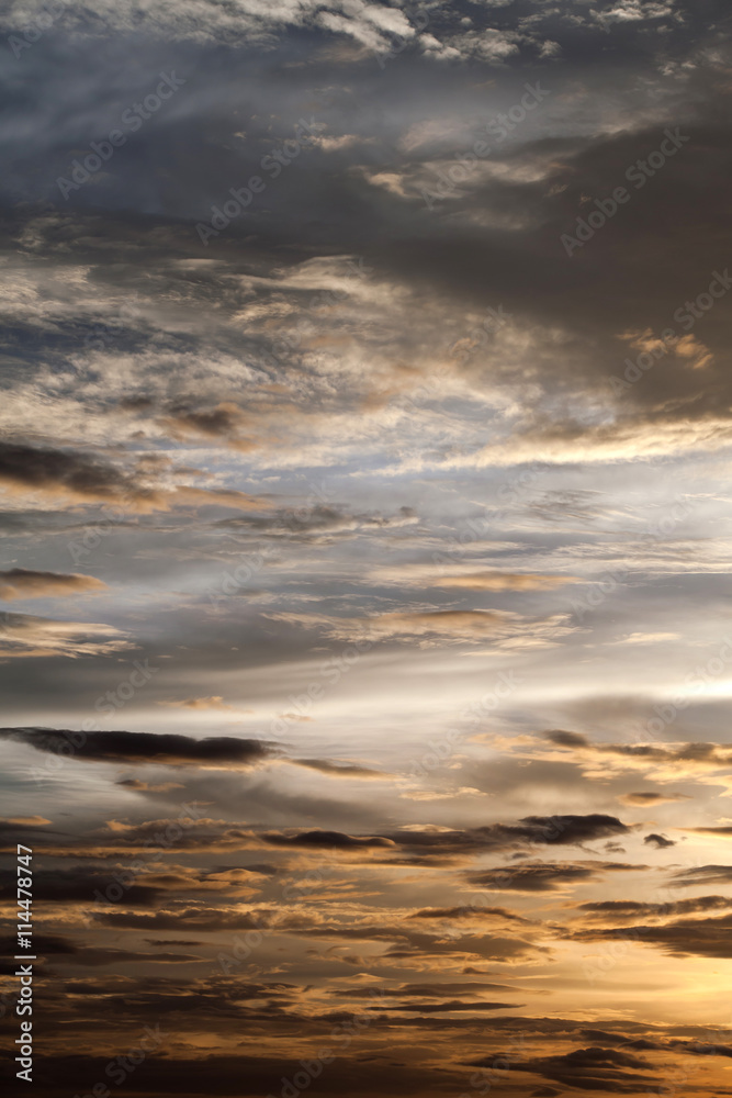 Obraz premium colorful dramatic sky with cloud at sunset