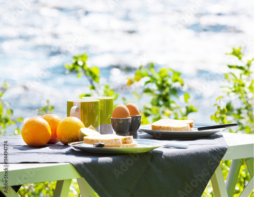 Frühstückstisch im Freien
