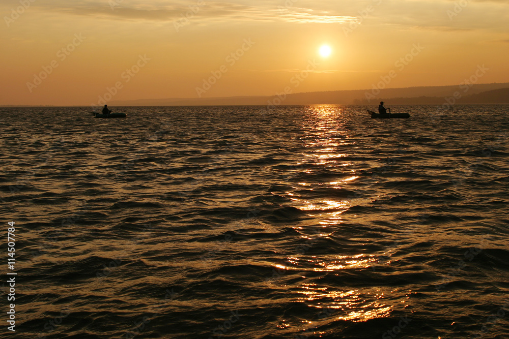 Fototapeta premium sunset over water