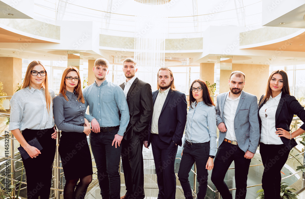 Naklejka premium Spotkanie zespołu. Omówienie strategii biznesowej.