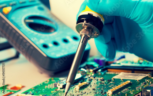 The soldering of chips on the printed circuit board