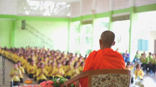 Thai studentpay respect to monk.
