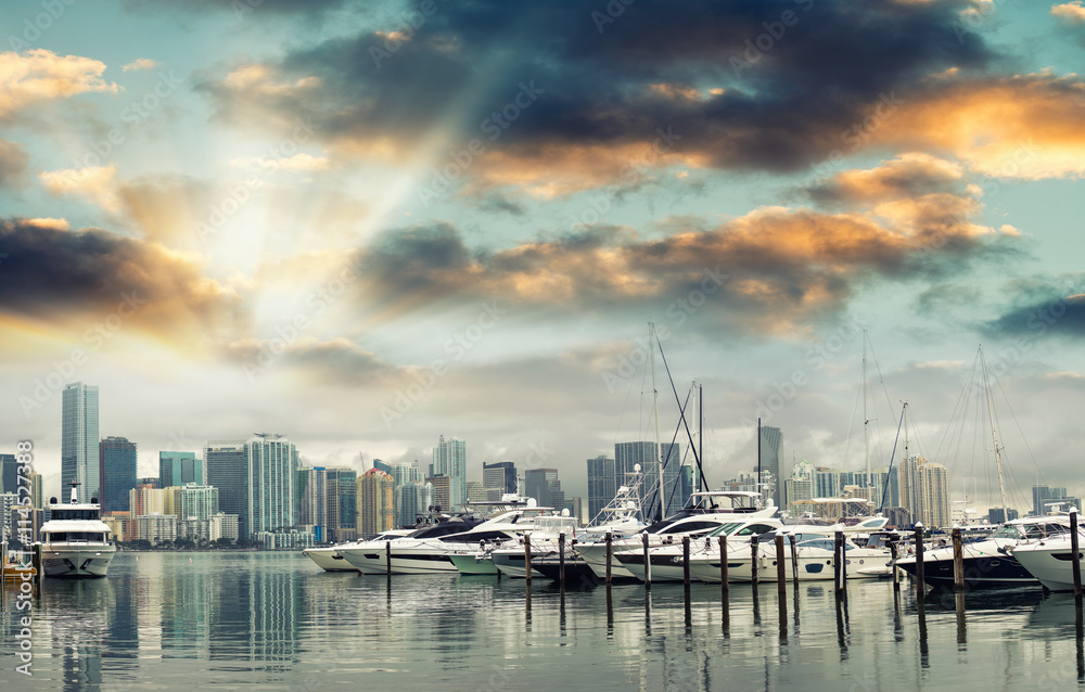 Fototapeta premium Miami Downtown at sunset with anchored boats