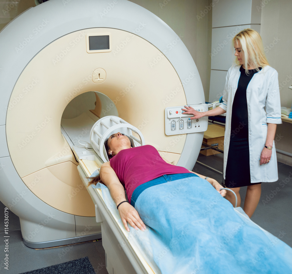 Φωτογραφία Medical equipment. Doctor and patient in MRI room at hospital.