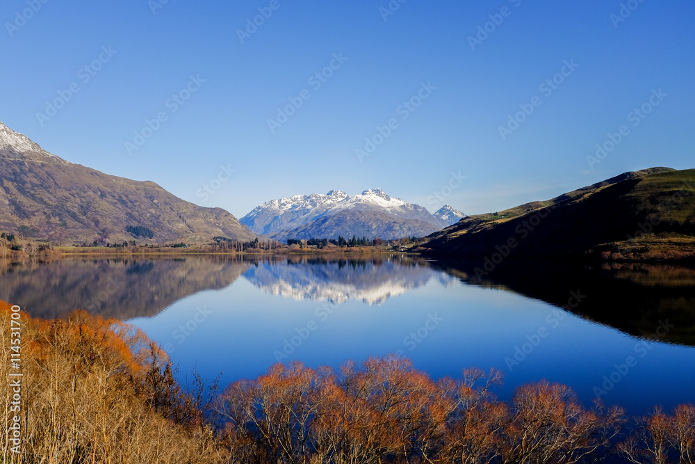 A beautiful reflection at Lake Hayes, New Zealand